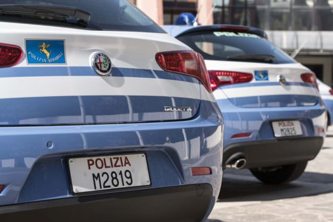 Protesta di migranti in corso nell’Agrigentino, chi sale sui tetti e chi fugge: ecco cosa sta succedendo