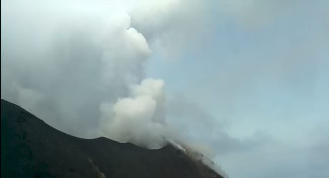 ESPLOSIONI SUL VULCANO STROMBOLI, PAURA PER TURISTI E ABITANTI