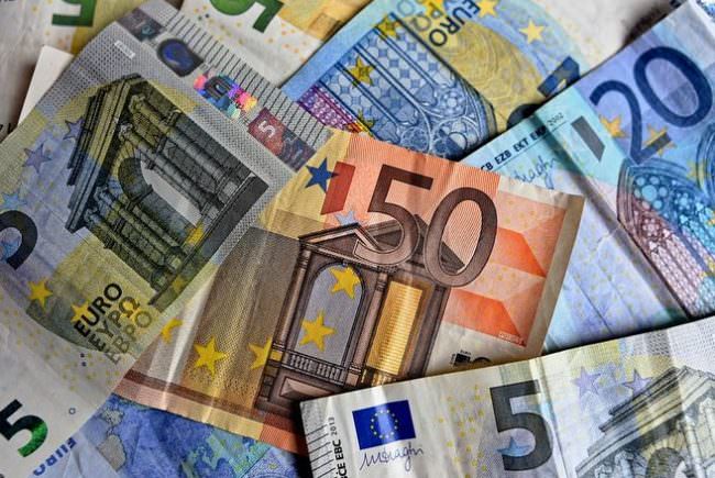 LA PRESSIONE DELLE TASSE SUI CONTRIBUENTI ONESTI E' AL 48%