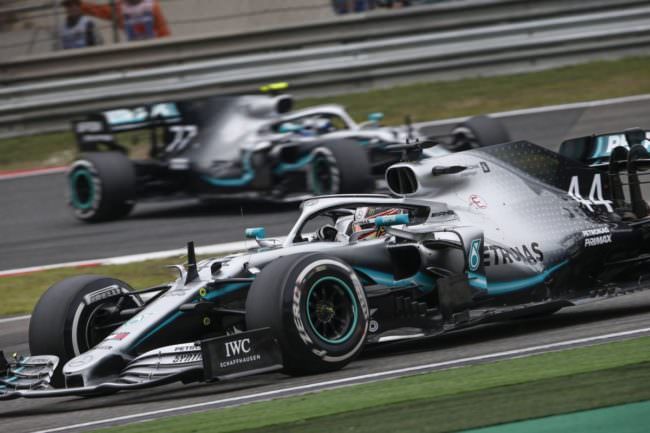MERCEDES AL COMANDO NELLE LIBERE DI SILVERSTONE, TERZO LECLERC