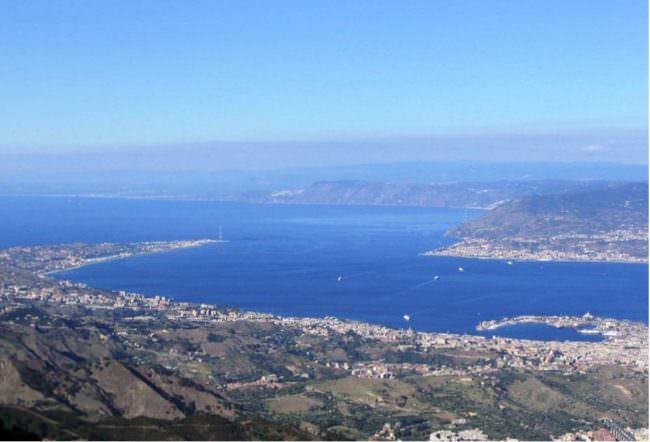 STRETTO DI MESSINA, COINCIDENZE PIÙ EFFICIENTI FRA TRENI E NAVI VELOCI
