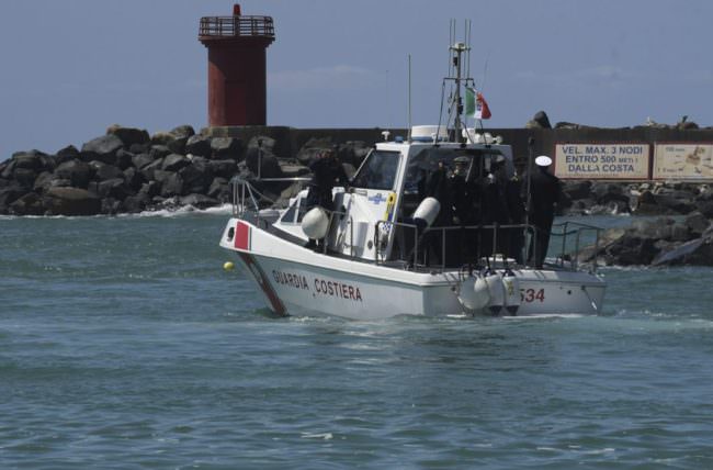 SALVINI NEGA LO SBARCO A 135 MIGRANTI SALVATI DALLA GUARDIA COSTIERA