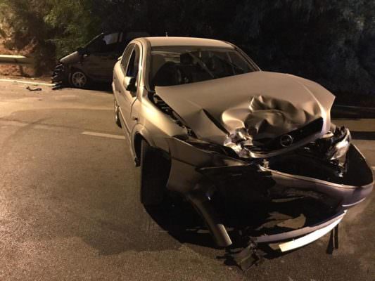 Scontro tra due auto, impatto violento: quattro feriti in ospedale d’urgenza