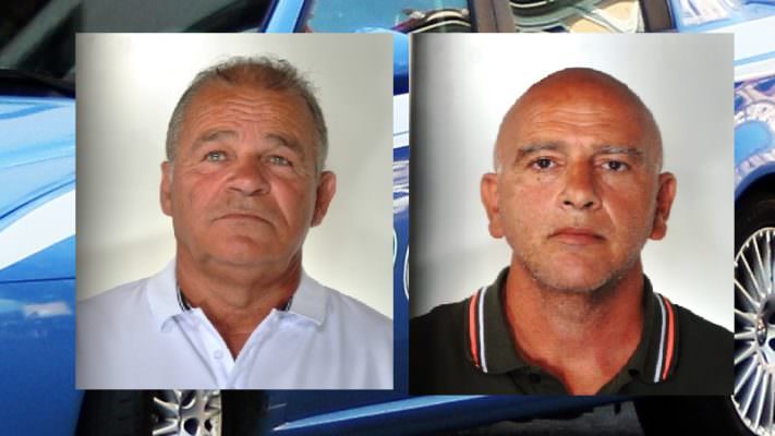 Uno smartphone e l’assunzione del figlio in cambio del “risparmio” sulla tassa dei rifiuti: arrestati due uomini