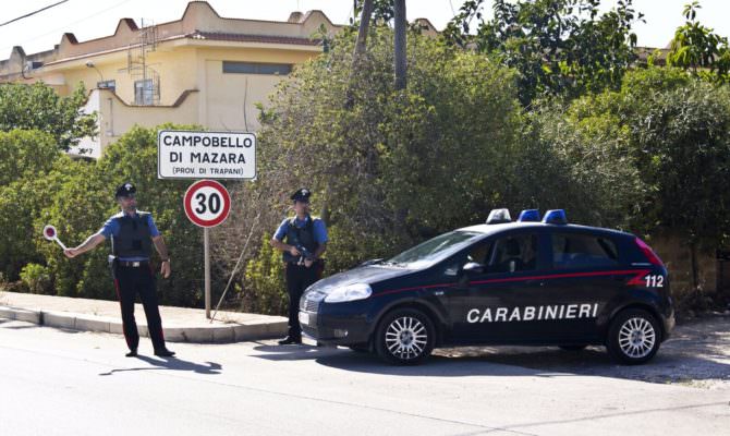 Tenta di introdursi in appartamento ma vigilantes lo scopre: arrestato 20enne