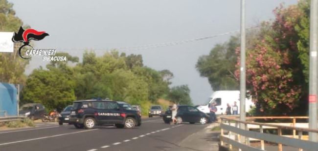 Piromane sorpreso ad appiccare fuoco alle sterpaglie con un accendino: arrestato 62enne