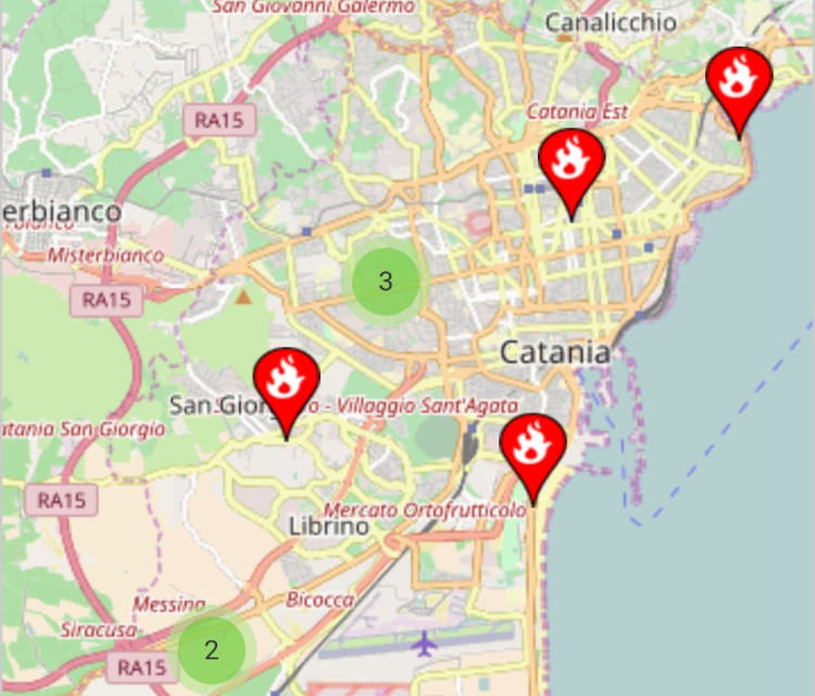 Catania, le fiamme non sono dome: i vigili “combattono” ancora contro gli incendi Catania, le fiamme non sono dome: i vigili “combattono” ancora contro gli incendi