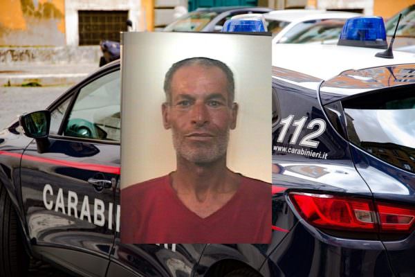 Nervoso durante un controllo minaccia carabinieri con un coltello e fugge: arrestato 50enne