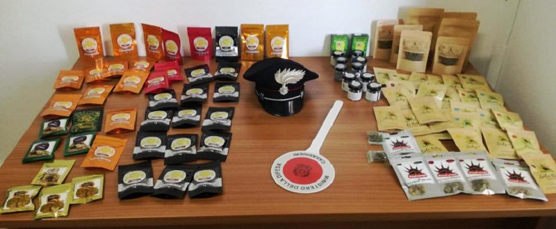 Controlli nel Catanese all’interno delle rivendite di “marijuana light”: tre denunce