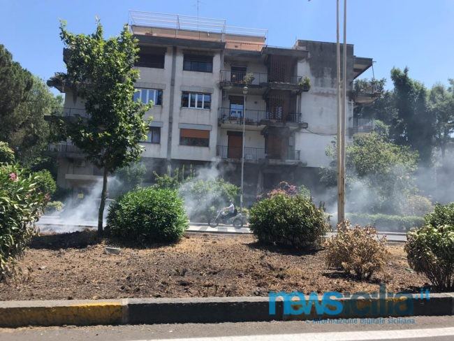 Circonvallazione di Catania: incendio vicino a via Santa Sofia