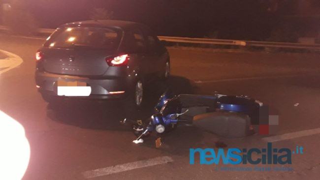 Grave incidente nel Catanese, scontro auto-scooter: un ferito