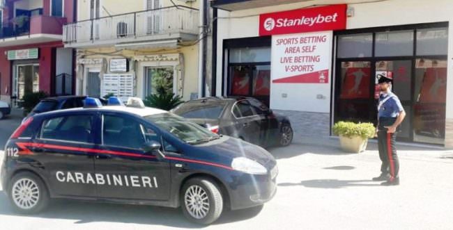 Scommesse illegali: denunciato il titolare di un Internet Point nel Catanese