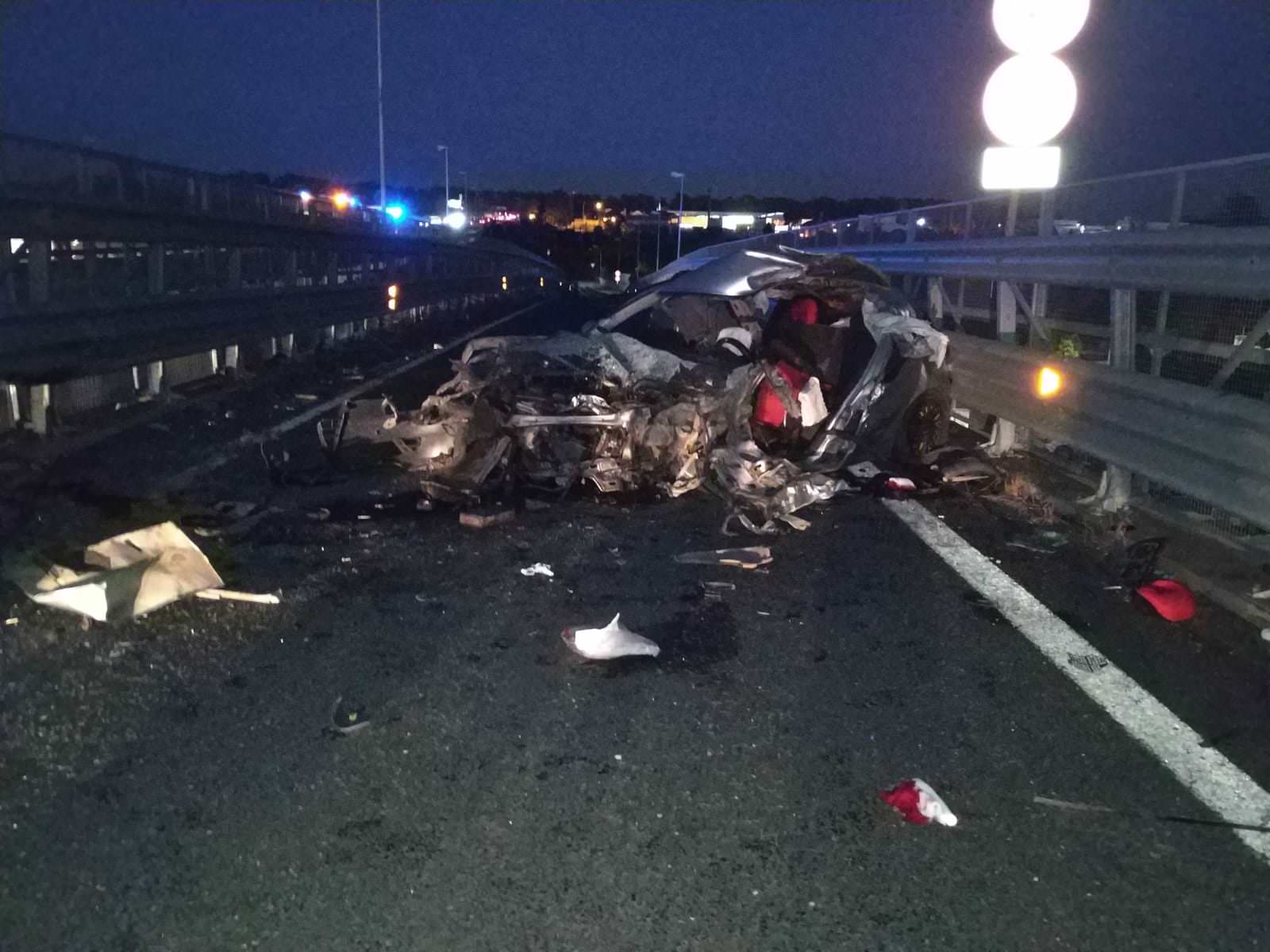 Tragico schianto contro guardrail sull’Asse dei Servizi di Catania: un morto e 7 feriti