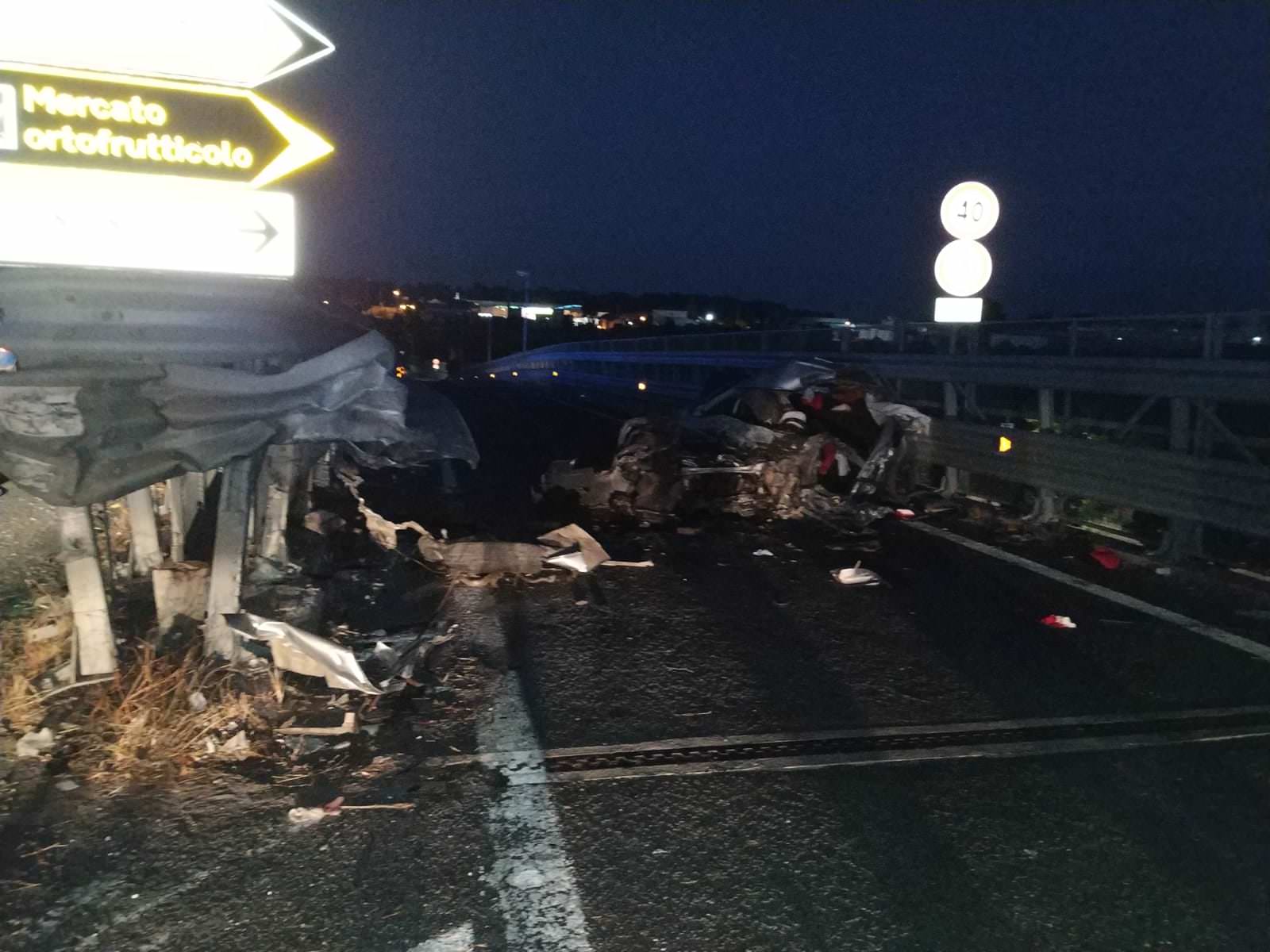 Incidente Asse dei Servizi di Catania, in 8 su una macchina: i DETTAGLI del terribile schianto Incidente Asse dei Servizi di Catania, in 8 su una macchina: i DETTAGLI del terribile schianto