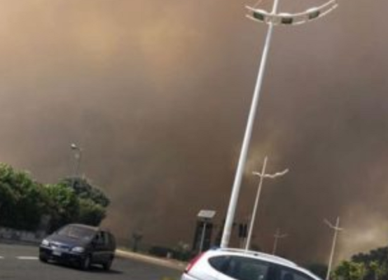 Catania “devastata” dagli incendi: oltre 30 interventi in poche ore, viabilità in tilt e disagi in tutta la provincia