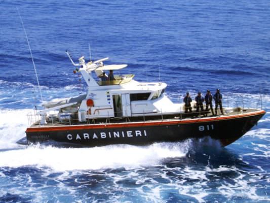 Rimorchia gabbia di tonni vivi senza segnalarla adeguatamente: denunciato comandante di un motopesca Rimorchia gabbia di tonni vivi senza segnalarla adeguatamente: denunciato comandante di un motopesca