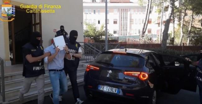 Mafia e riciclaggio: arresti e sequestro da 63 milioni di euro a imprenditori vicini al clan Rinzivillo – VIDEO