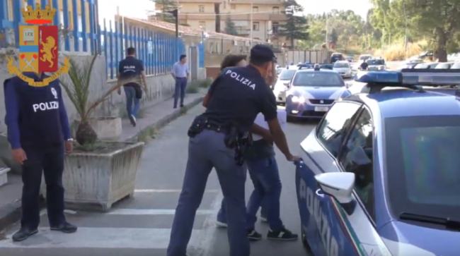 Operazione “Retiarius”, scissioni e violente riunioni per il controllo dello spaccio: NOMI e FOTO degli arrestati, VIDEO e DETTAGLI