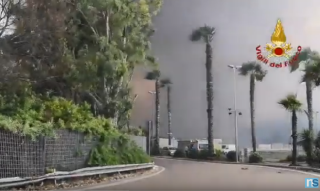 Incendio al viale Kennedy, Lido Europa e Maeva Beach “in fumo”: inizia la conta dei danni – VIDEO e FOTO
