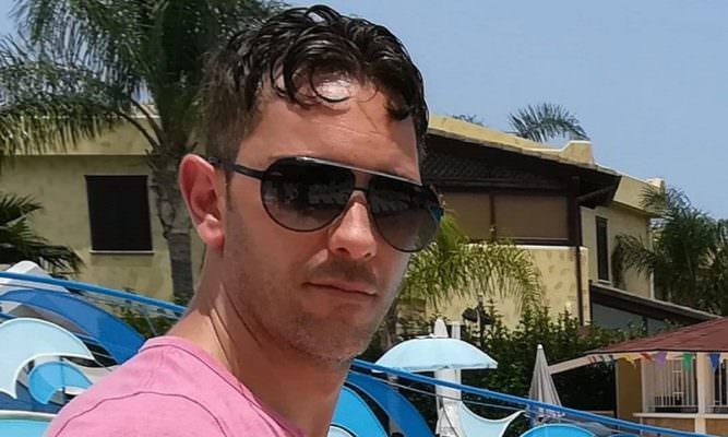 Torna dalla palestra, si stende sul letto e muore: 35enne trovato privo di vita in casa dalla moglie