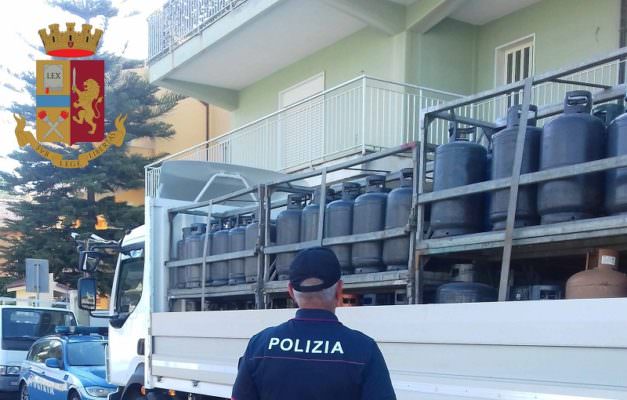 Abitazione trasformata in deposito abusivo di bombole GPL: denunciato proprietario