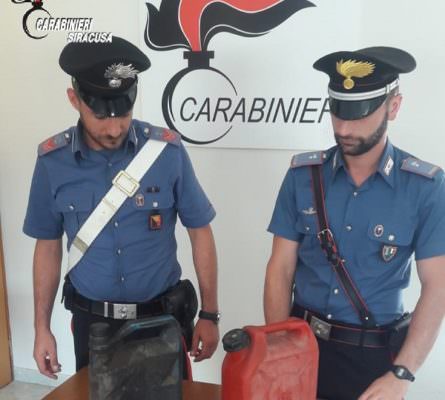 Sorpreso mentre appicca incendio sulla SS 21: denunciato piromane 65enne