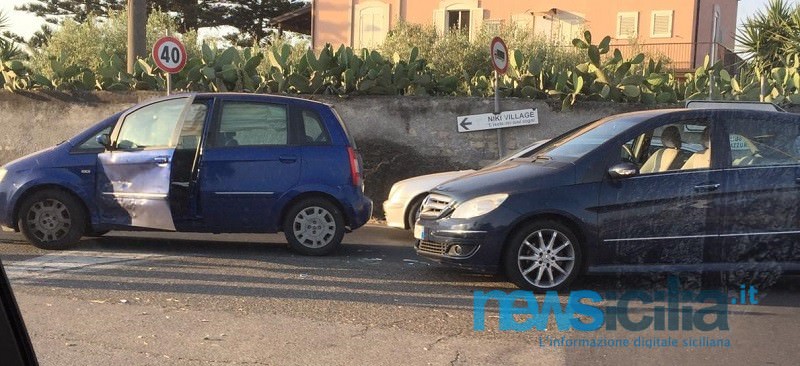 Catania, buongiorNO: scontro tra due auto nei pressi dei lidi della Playa