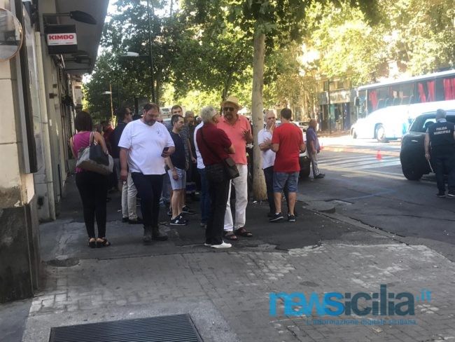 Catania, commercianti “in rivolta” per i lavori di viale Vittorio Veneto: “Le nostre attività rischiano grosso”