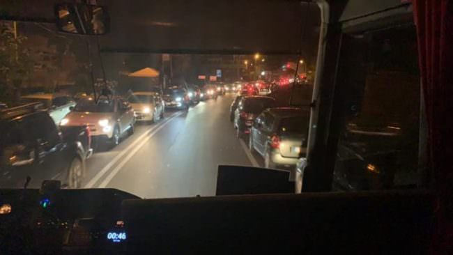 A18 da incubo, tamponamenti e mezzi in fiamme paralizzano gli automobilisti fino a tarda notte