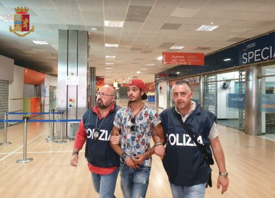 Rientrava dalla Grecia, ad aspettarlo in aeroporto la polizia: arrestato Massimo Gagliano