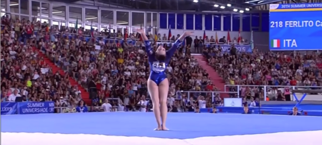 Si sfila in soli 40 secondi la tuta in verticale: la catanese Carlotta Ferlito batte il record di Simone Biles