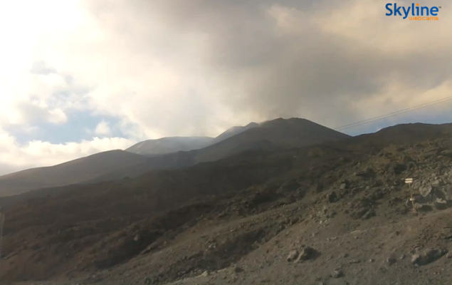 L’Etna torna a “far sentire la sua voce”: attività stromboliana nella Bocca Nuova