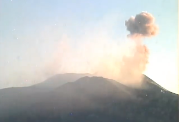 Boati nel Catanese, l’Etna intensifica la sua attività: valori alti di tremore vulcanico