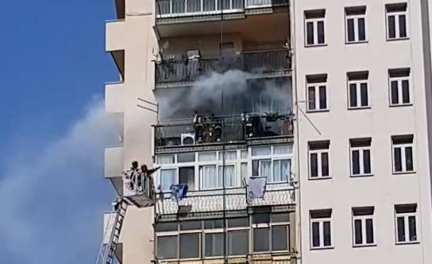 Paura a Palermo, fiamme al decimo piano di un palazzo: vigili del fuoco sul posto – VIDEO