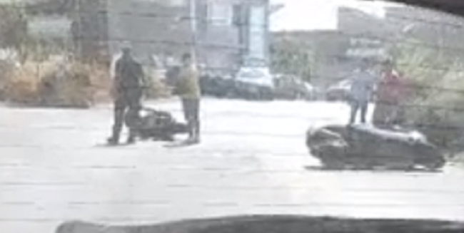 Doppio sinistro nella stessa strada, scontro tra due scooter e Fiat 600 contro Guardia di Finanza