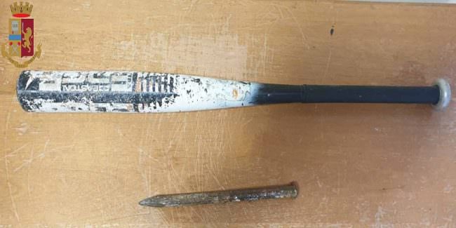 Mazza da baseball e subbia in ferro, tenta di occupare abusivamente immobile sequestrato: arrestata 38enne
