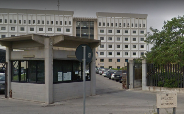 Pedinamenti, aggressioni e appostamenti sotto casa della ex: divieto di avvicinamento per un 24enne di Pachino