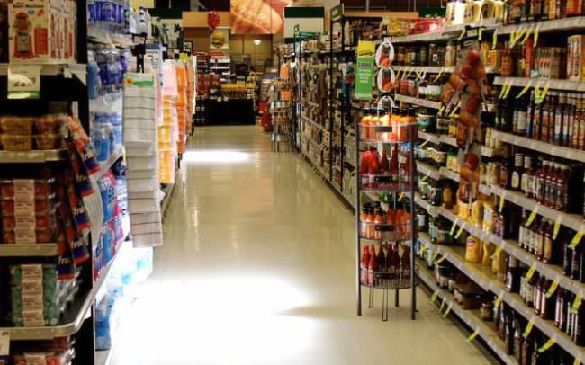 COMMERCIO AL DETTAGLIO, A GIUGNO VENDITE IN AUMENTO DELL'1,9%%