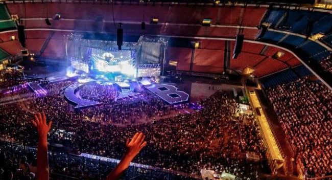 FIORELLO E CORTELLESI OSPITI A SORPRESA DEL TOUR PAUSINI E ANTONACCI