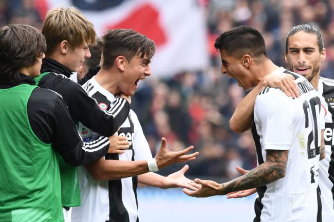 CANCELO SALUTA LA JUVENTUS, TIFOSI CON DYBALA