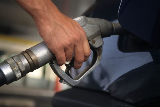 Bonus Benzina, 200 euro ai dipendenti senza limite di Isee: ma non è per tutti – i DETTAGLI