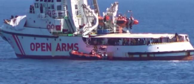 OPEN ARMS, SPAGNA OFFRE PORTO SICURO MA ONG RIFIUTA