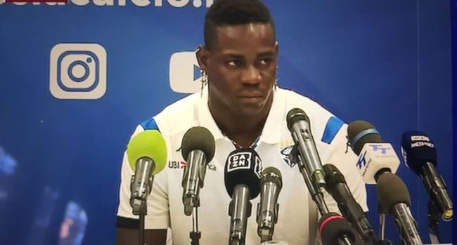 Mario Balotelli riparte dalla Serie B, giocherà con il Monza di Berlusconi: lunedì la firma del contratto