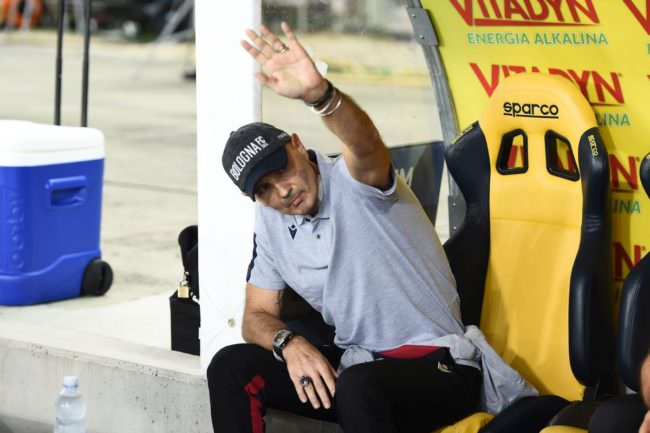 MIHAJLOVIC LASCIA L'OSPEDALE E VA IN PANCHINA PER VERONA-BOLOGNA