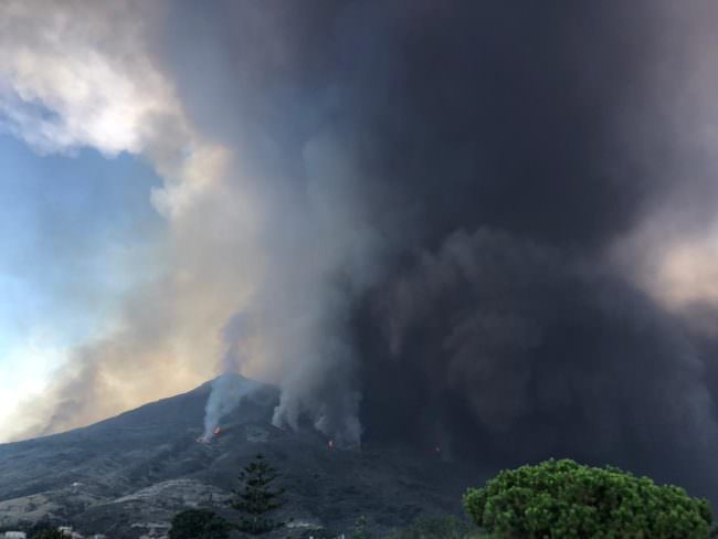 LO STROMBOLI TORNA A FARSI SENTIRE, DUE FORTI ESPLOSIONI