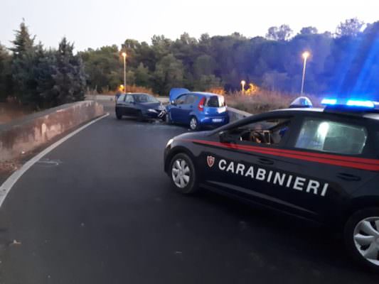 Lancia Y e Opel Agila si scontrano nel Catanese: tre feriti – Le FOTO