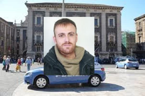 Catania, scippa la borsa a una donna e la ferisce in via Bronte: ai domiciliari 34enne