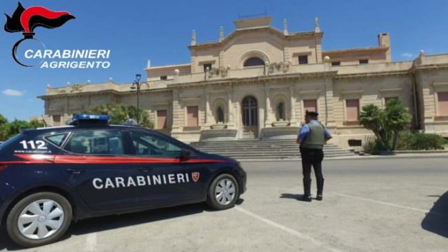 Minacce e scontri con i poliziotti: tre giovani pusher nord-africani in manette