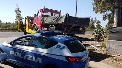Abusivismo e illegalità a Librino: sequestrato autocarro con rifiuti speciali e scoperta casa popolare occupata