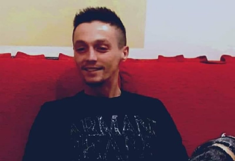 Tragico scontro auto-moto vicino a un locale, muore il 28enne Gianluca Montesano: “Non doveva andare così”